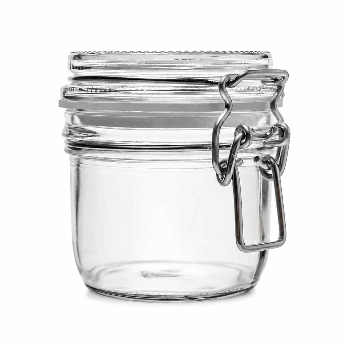 Drahtbügelglas aus klarem Glas mit rundem, leicht konischem Körper, aufgelegtem Glasdeckel und seitlichem Metallbügelverschluss, frontal stehend dargestellt.