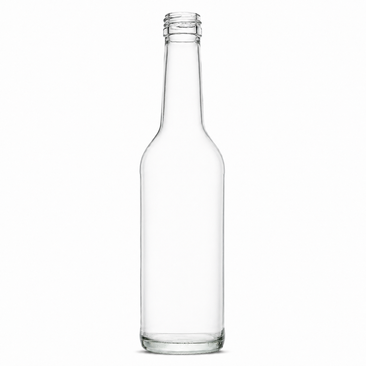 Freigestellte, klare 350-ml-Gradhalsflasche mit schlankem zylindrischem Körper, langem Hals, Schraubmündung und massivem Glasboden auf weißem Hintergrund