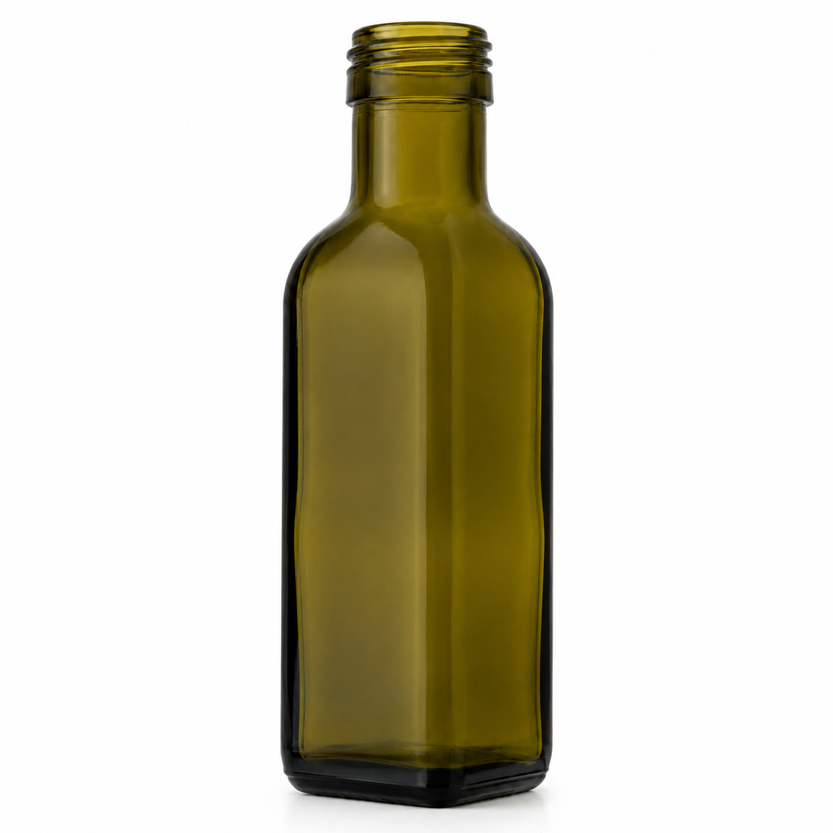 Antikgrüne 100-ml-Marasca-Vierkantflasche aus Glas, leicht seitlich gedreht, mit 31,5-mm-Schraubmündung auf weißem Hintergrund.