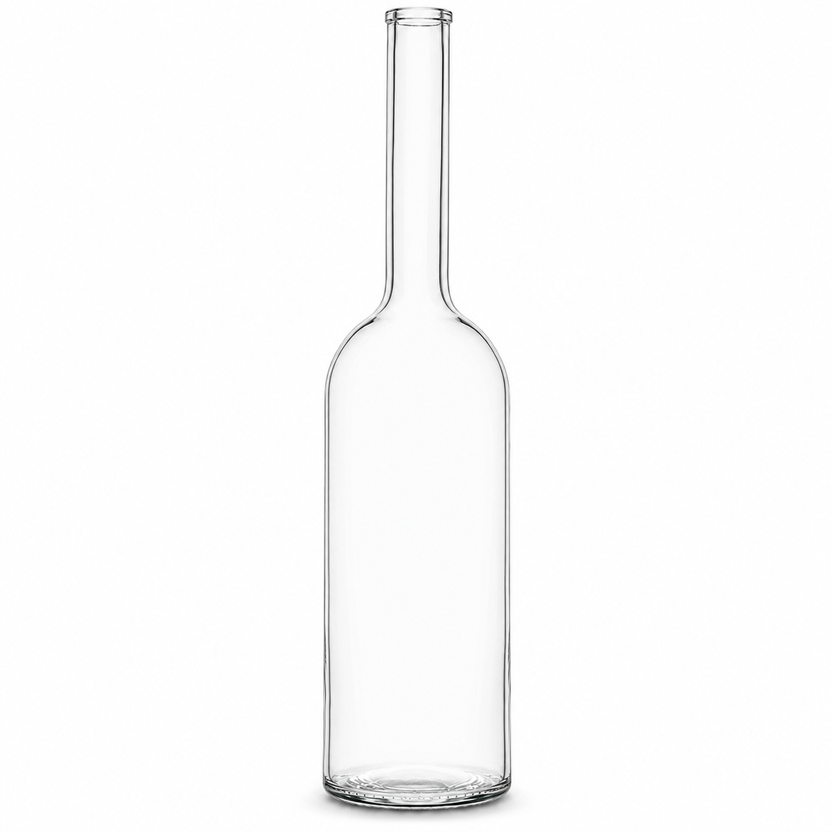 Klare Opera-Glasflasche 0,7 l mit OBM-Mündung, langem schlanken Hals und geradem Rundkörper auf weißem Hintergrund