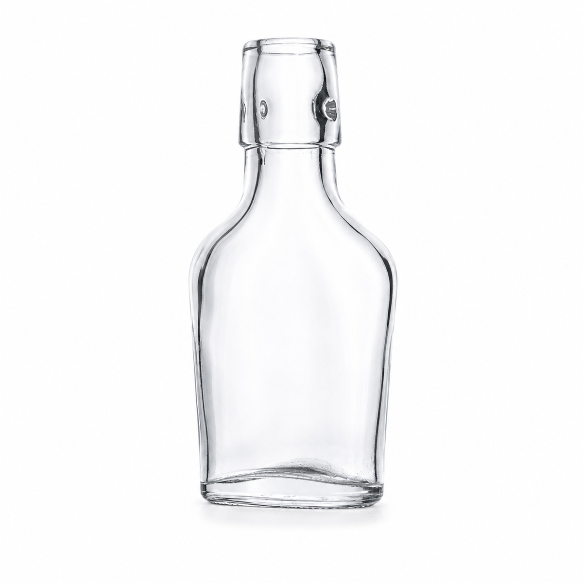Klare 100-ml-Taschenflasche aus Glas mit flacher, breiter Form und Bügelverschlussmündung, frontal und ohne Verschluss dargestellt